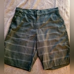 💜 B2G1 EUC Apt. 9 mens size 33 shorts w/ hold in place waist silicone lining.